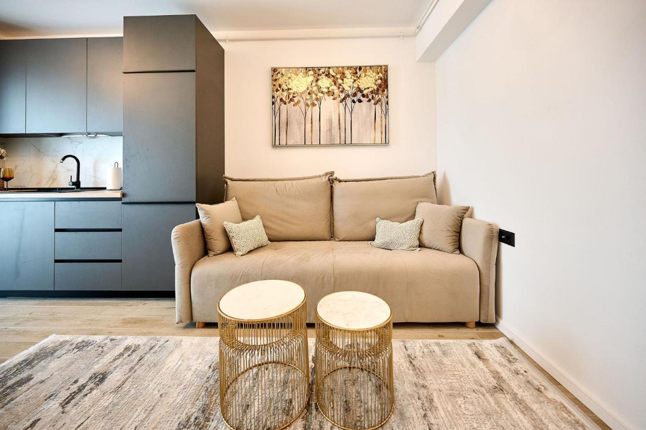 Sea La Vie 240 In Infinity - Parking Mamaia